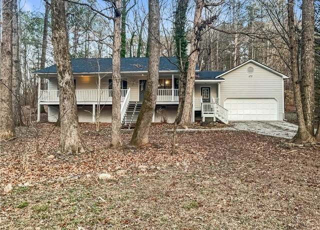 Property at 130 Pinewood Dr, Senoia, GA 30276, 3 beds, 2 baths