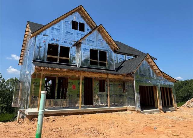 Property at 215 Kerr Dr, Hoschton, GA 30548, 5 beds, 3.5 baths