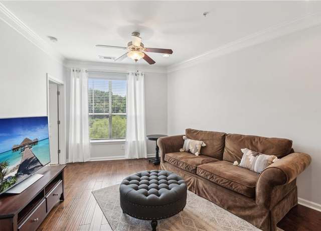 Property at 10 Perimeter Summit Blvd NE #4243, Brookhaven, GA 30319, 1 bed, 1 bath