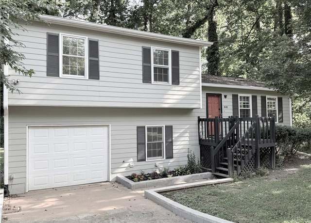 Property at 840 SE Wells Cir, Smyrna, GA 30080, 3 beds, 2 baths