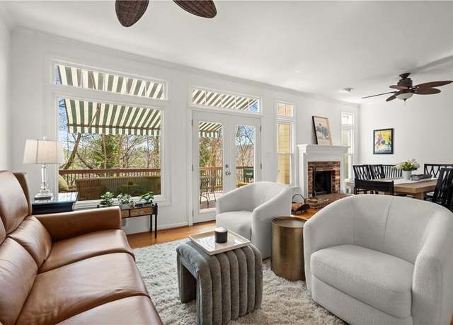 Property at 220 Riverview Trl, Roswell, GA 30075, 3 beds, 3.5 baths