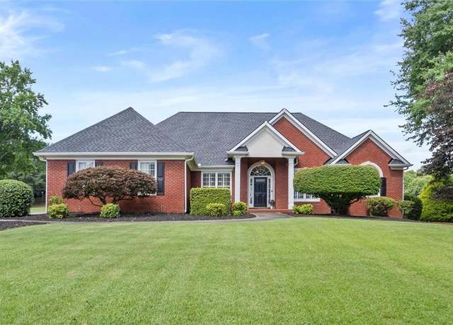 Property at 411 Hickory Fairway Ct, Woodstock, GA 30188, 6 beds, 5.5 baths