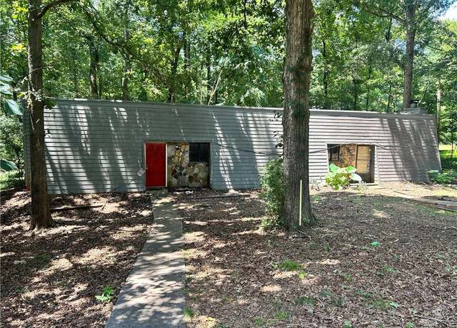Property at 131 Nicole Cir, Athens, GA 30606, 4 beds, 2 baths