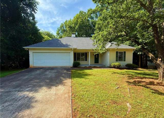 Property at 215 Twin Creek Shrs, Athens, GA 30605, 3 beds, 2 baths
