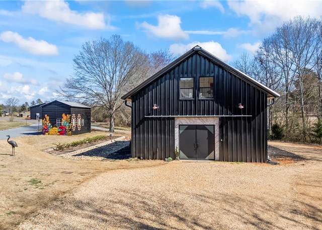 Property at 356 W Oak Grove Rd NW, Adairsville, GA 30103, 2 beds, 2.5 baths