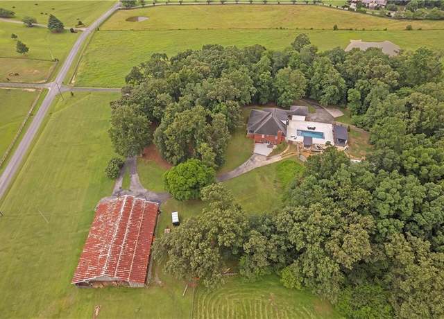 Property at 320 School House Rd NE, Calhoun, GA 30701, 4 beds, 4.5 baths