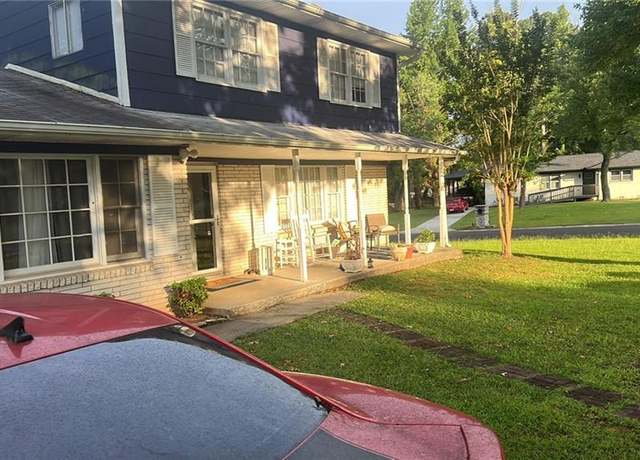 Property at 10640 Sandpiper Rd, Jonesboro, GA 30238, 4 beds, 2.5 baths