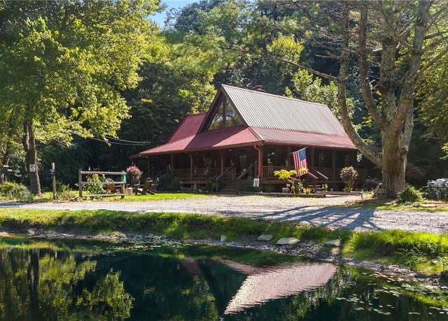 Property at 136 Bear Lake Dr, Blue Ridge, GA 30153, 4 beds, 2.5 baths