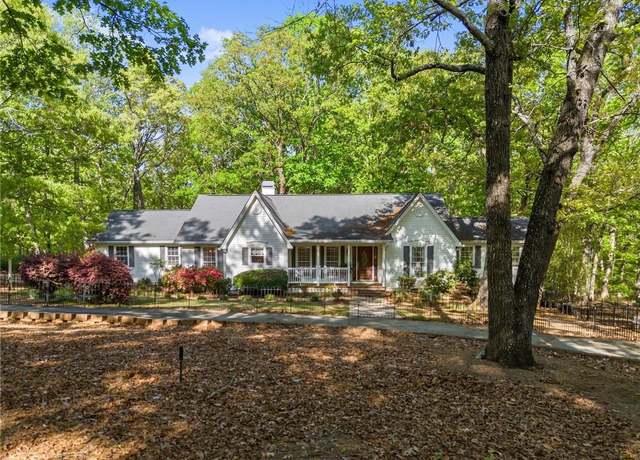 Property at 4706 Creek Wood Dr, Gainesville, GA 30507, 3 beds, 3 baths