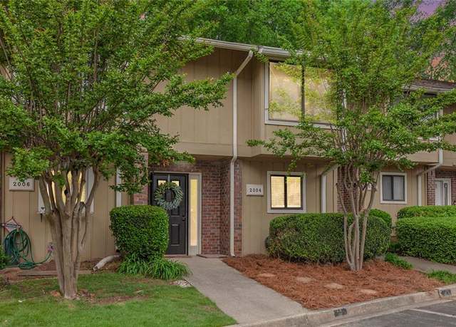 Property at 2004 Stratford Pl SE, Marietta, GA 30067, 2 beds, 2.5 baths