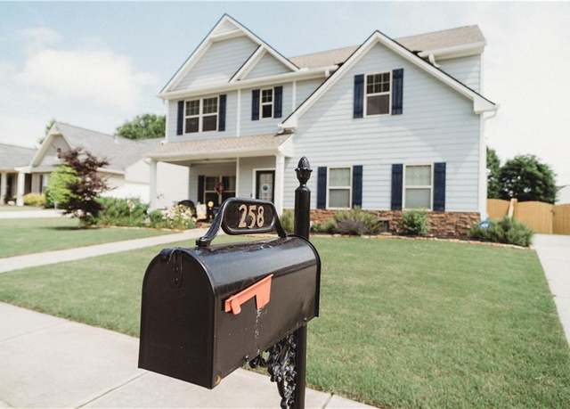 Property at 258 Creek View Ln, Acworth, GA 30102, 4 beds, 2.5 baths