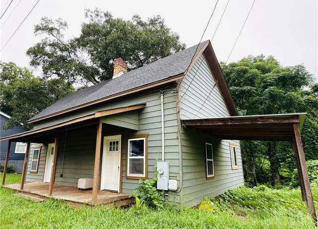 Property at 325 S Jackson St, Hartwell, GA 30643, 3 beds, 2 baths