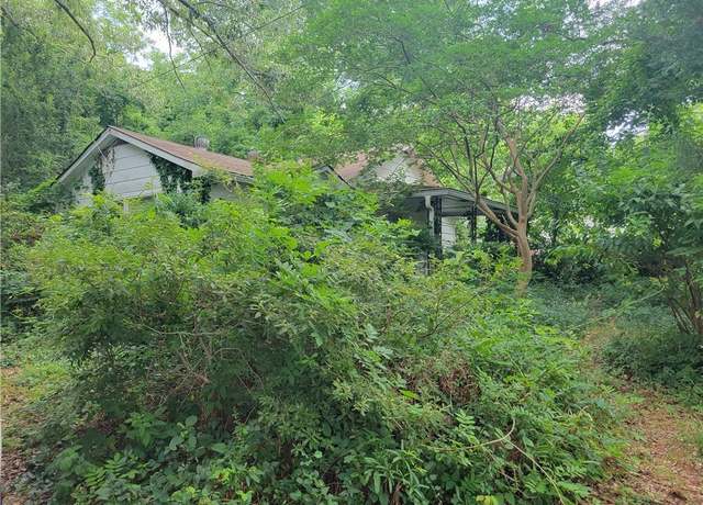 Property at 5475 E Main St, Flowery Branch, GA 30542, 3 beds, 1 bath