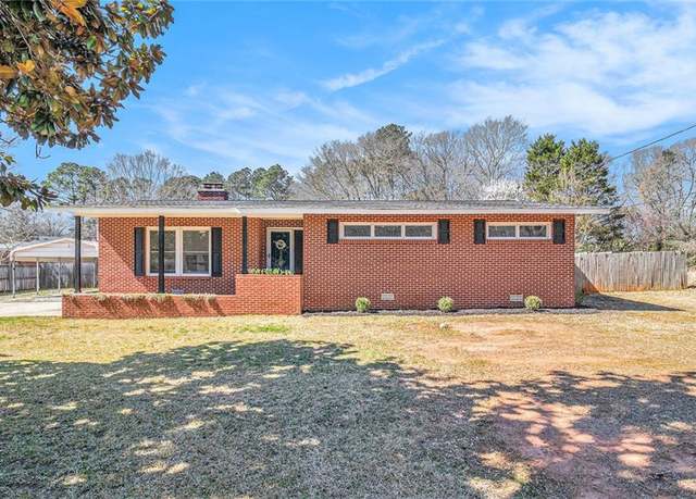 Property at 72 Cade St, Hartwell, GA 30643, 3 beds, 2 baths