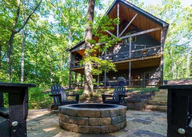 Property at 318 Lees Ride, Mccaysville, GA 30555, 3 beds, 2 baths