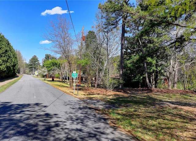 Property at 962 Scales Rd, Suwanee, GA 30024, 3 beds, 2 baths