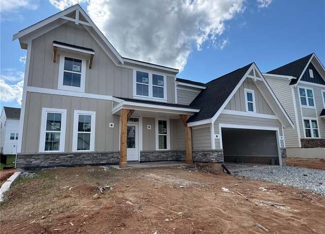 Property at 660 Crystal Lake Pkwy, Hoschton, GA 30548, 5 beds, 3.5 baths