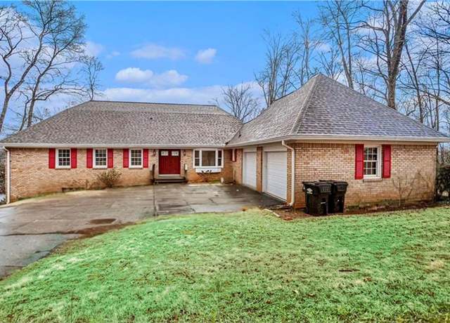 Property at 448 Buckingham Dr, Marietta, GA 30066, 5 beds, 3 baths