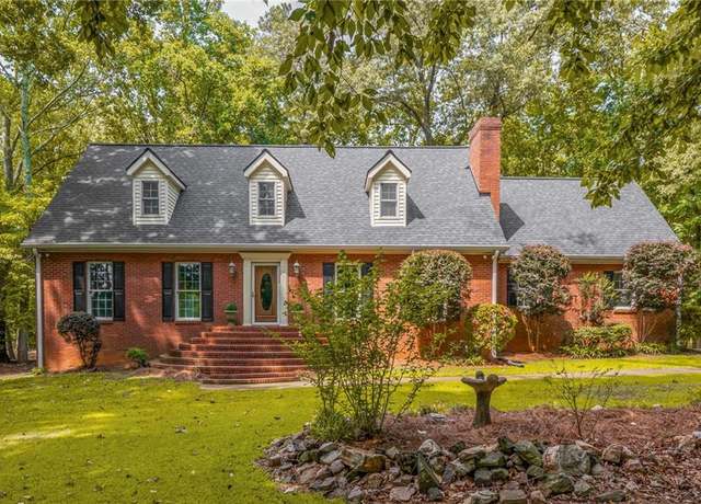 Property at 6695 Woodstock Rd, Acworth, GA 30102, 4 beds, 2.5 baths