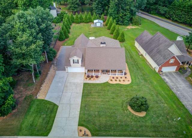 Property at 40 Legacy Dr, Hoschton, GA 30548, 4 beds, 3 baths