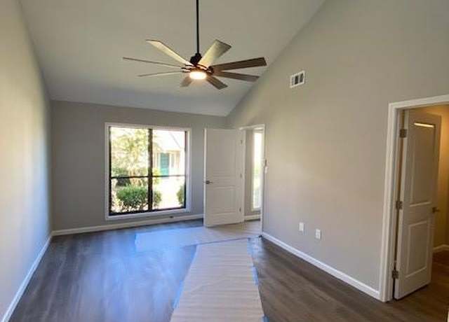 Property at 833 Serramonte Dr, Marietta, GA 30068, 3 beds, 2 baths