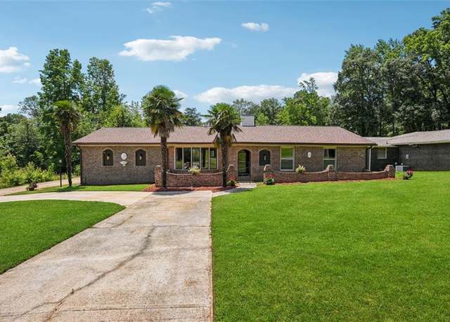Property at 12 Windsor Way, Newnan, GA 30263, 3 beds, 2 baths