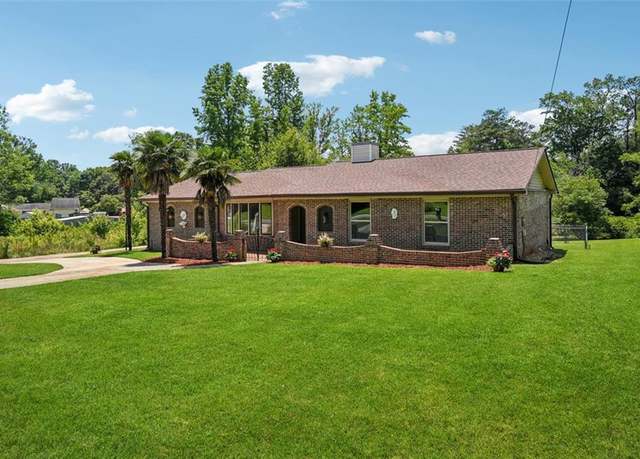 Property at 12 Windsor Way, Newnan, GA 30263, 3 beds, 2 baths