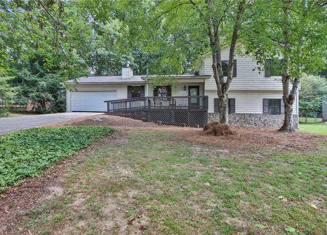 Property at 2031 Dennis Pl, Buford, GA 30519, 4 beds, 2.5 baths