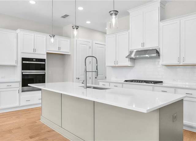 Property at 1915 Redfield Dr NE, Marietta, GA 30066, 4 beds, 3.5 baths