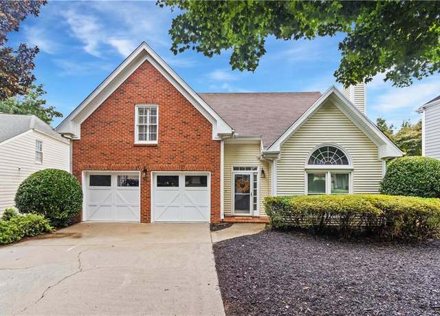Property at 215 Ridge Point Ct, Alpharetta, GA 30022, 3 beds, 2.5 baths