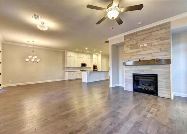Property at 520 Pearl St, Cumming, GA 30040, 3 beds, 2.5 baths