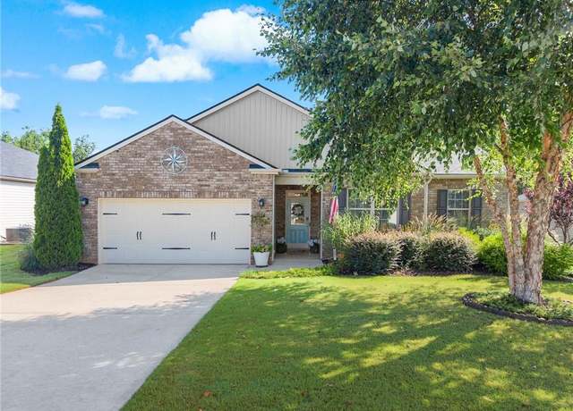 Property at 3291 Heatherwood Dr, Gainesville, GA 30507, 4 beds, 2 baths
