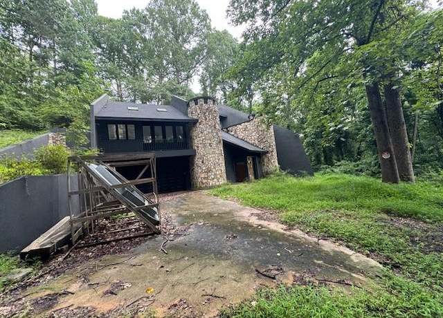 Property at 1809 Silver Ridge Ct, Stone Mountain, GA 30087, 3 beds, 2 baths