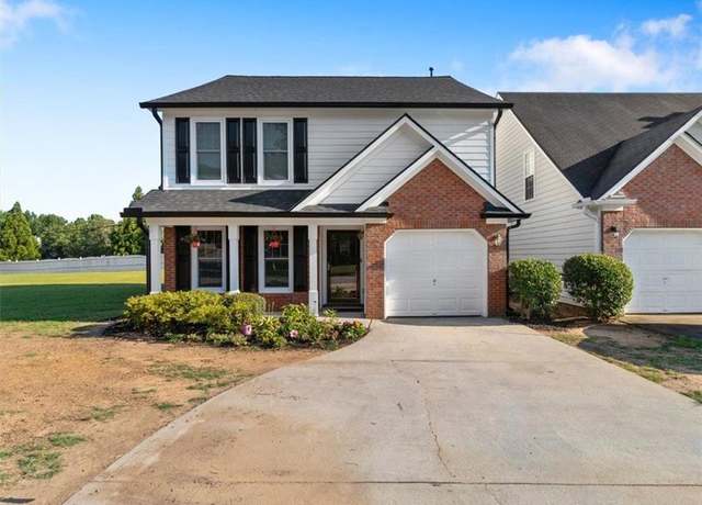 Property at 9562 Lakeview Cir, Union City, GA 30291, 3 beds, 2.5 baths