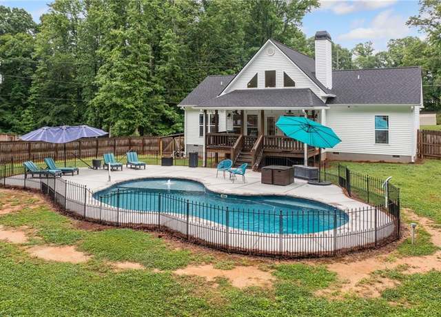 Property at 5745 Westwood Dr, Cumming, GA 30040, 3 beds, 2 baths