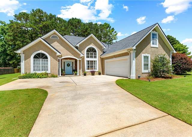 Property at 215 Fieldstone Way, Newnan, GA 30265, 3 beds, 2 baths