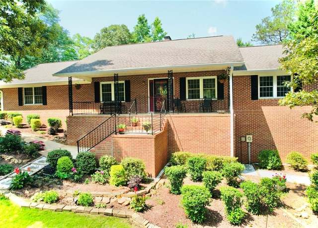 Property at 2783 Quillians Dr, Gainesville, GA 30506, 4 beds, 3 baths