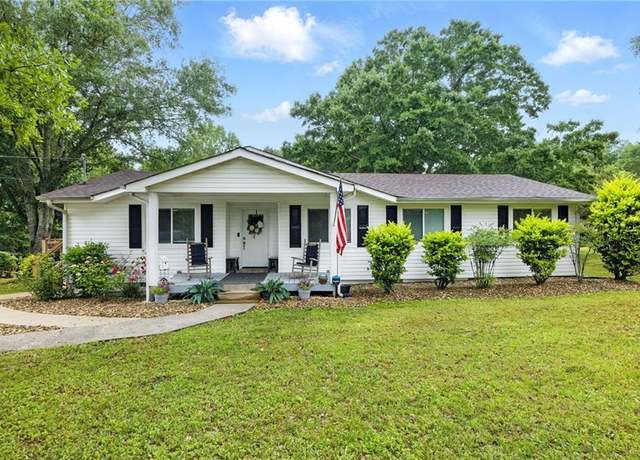 Property at 1430 Mineral Springs Rd, Hoschton, GA 30548, 3 beds, 2 baths