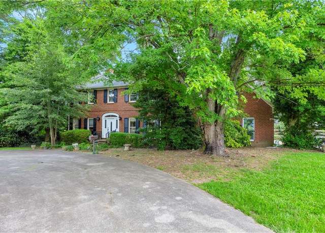 Property at 1212 N Flat Rock Rd, Douglasville, GA 30134, 5 beds, 4 baths