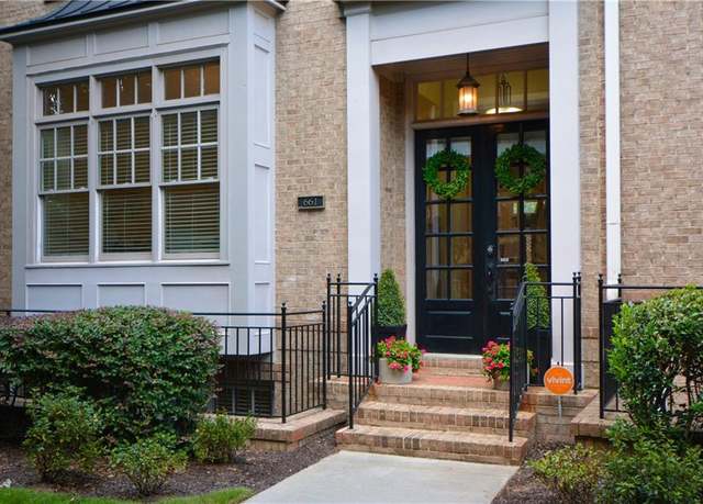 Property at 661 Lockton Pl, Sandy Springs, GA 30342, 4 beds, 4.5 baths