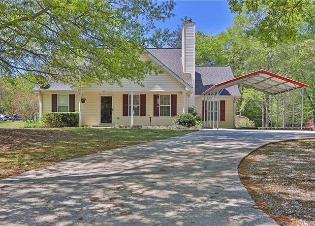 Property at 3935 Pinedale Ln, Gainesville, GA 30507, 3 beds, 2 baths