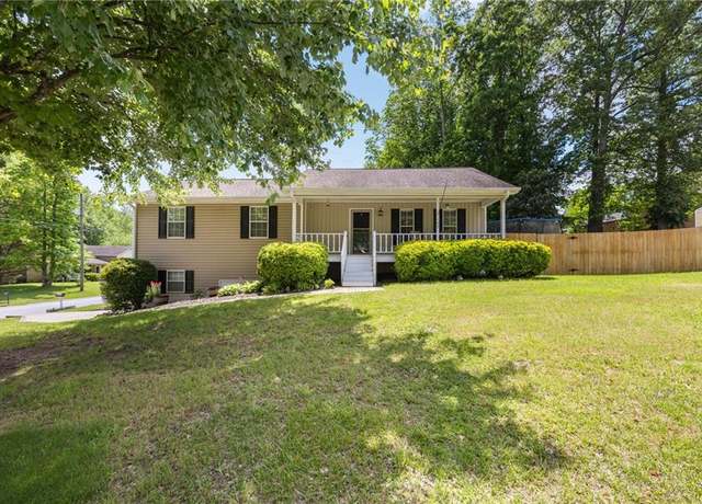Property at 102 Hampton Ln, Dallas, GA 30132, 3 beds, 2.5 baths