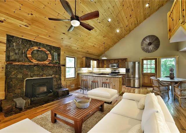 Property at 989 New Liberty Rd, Ellijay, GA 30536, 3 beds, 2 baths