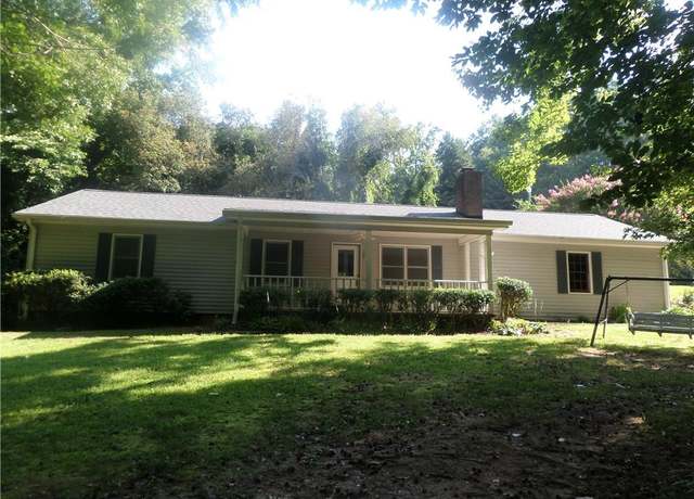Property at 2733 Old Dawsonville Rd, Gainesville, GA 30506, 3 beds, 2 baths