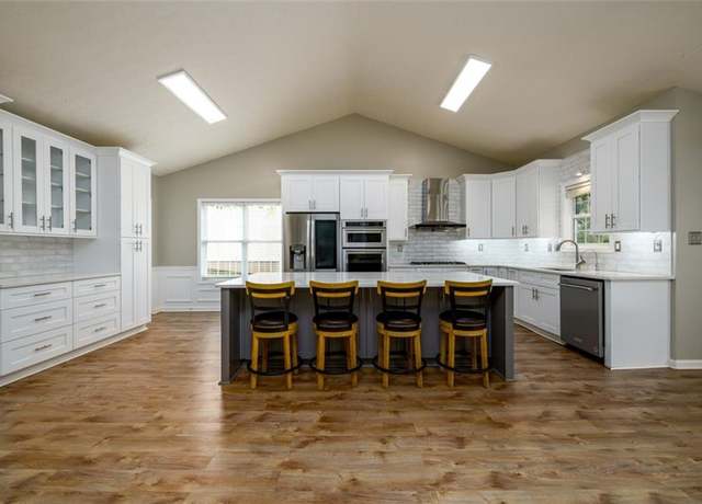 Property at 6391 Compass Dr, Flowery Branch, GA 30542, 6 beds, 3 baths