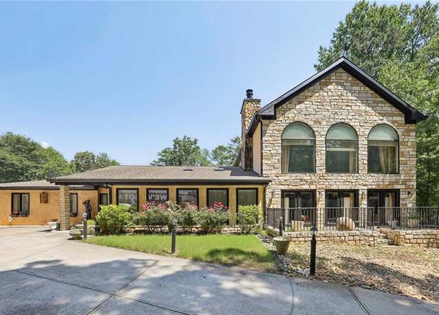 Property at 1024 Lake Charles Dr, Roswell, GA 30075, 5 beds, 4.5 baths