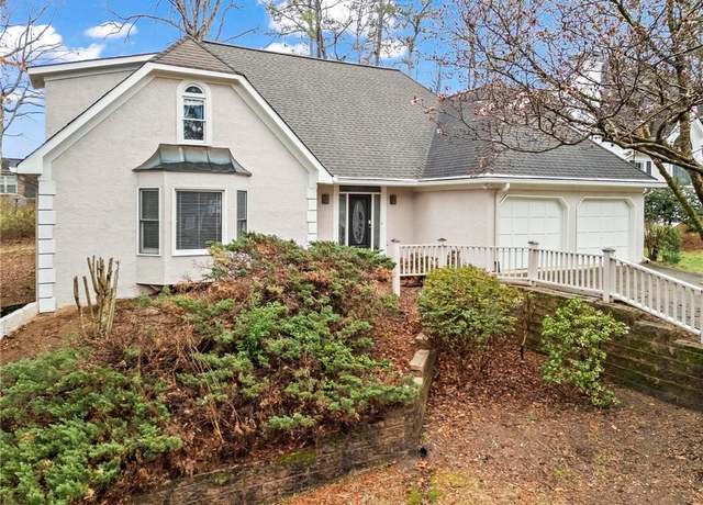 Property at 10625 Haynes Forest Dr, Alpharetta, GA 30022, 5 beds, 3.5 baths