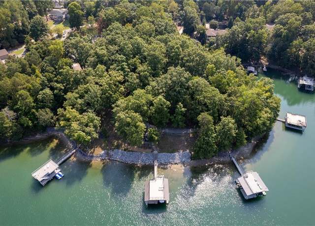Property at 6160 Lake Lanier Heights Rd, Buford, GA 30518, 4 beds, 2 baths