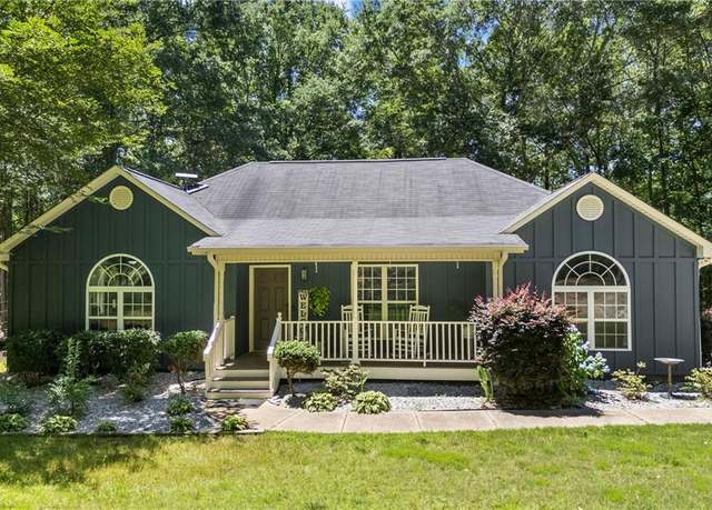 Property at 112 Barnes Cir, Commerce, GA 30530, 3 beds, 2 baths