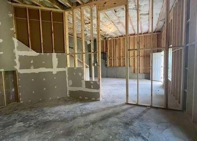 Property at 129 Silvercrest Dr, Acworth, GA 30101, 5 beds, 4 baths